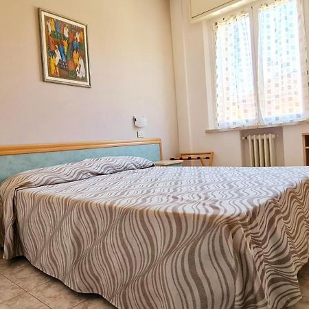 Hotel Bellerofonte Rimini Bagian luar foto