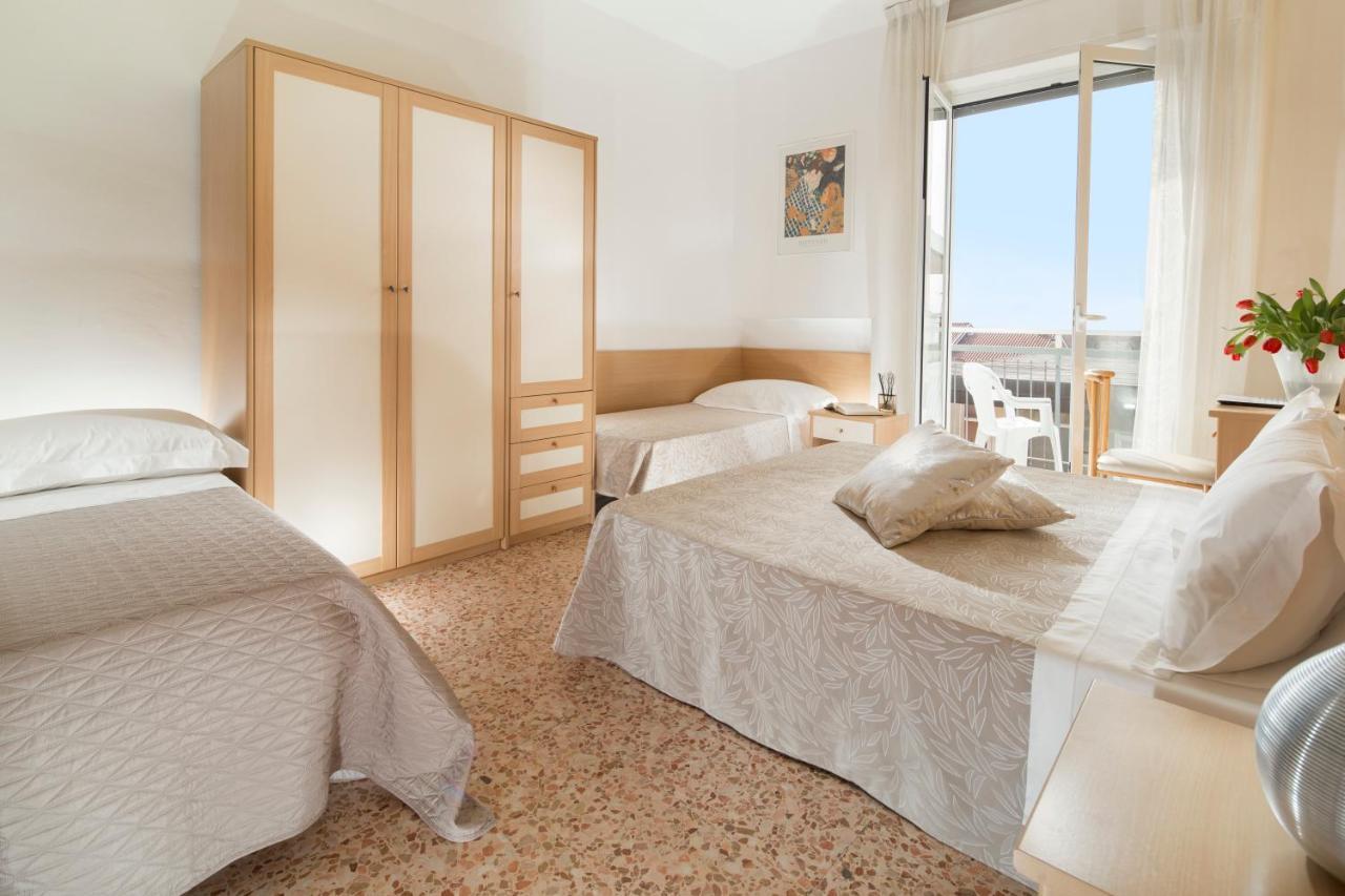Hotel Bellerofonte Rimini Bagian luar foto