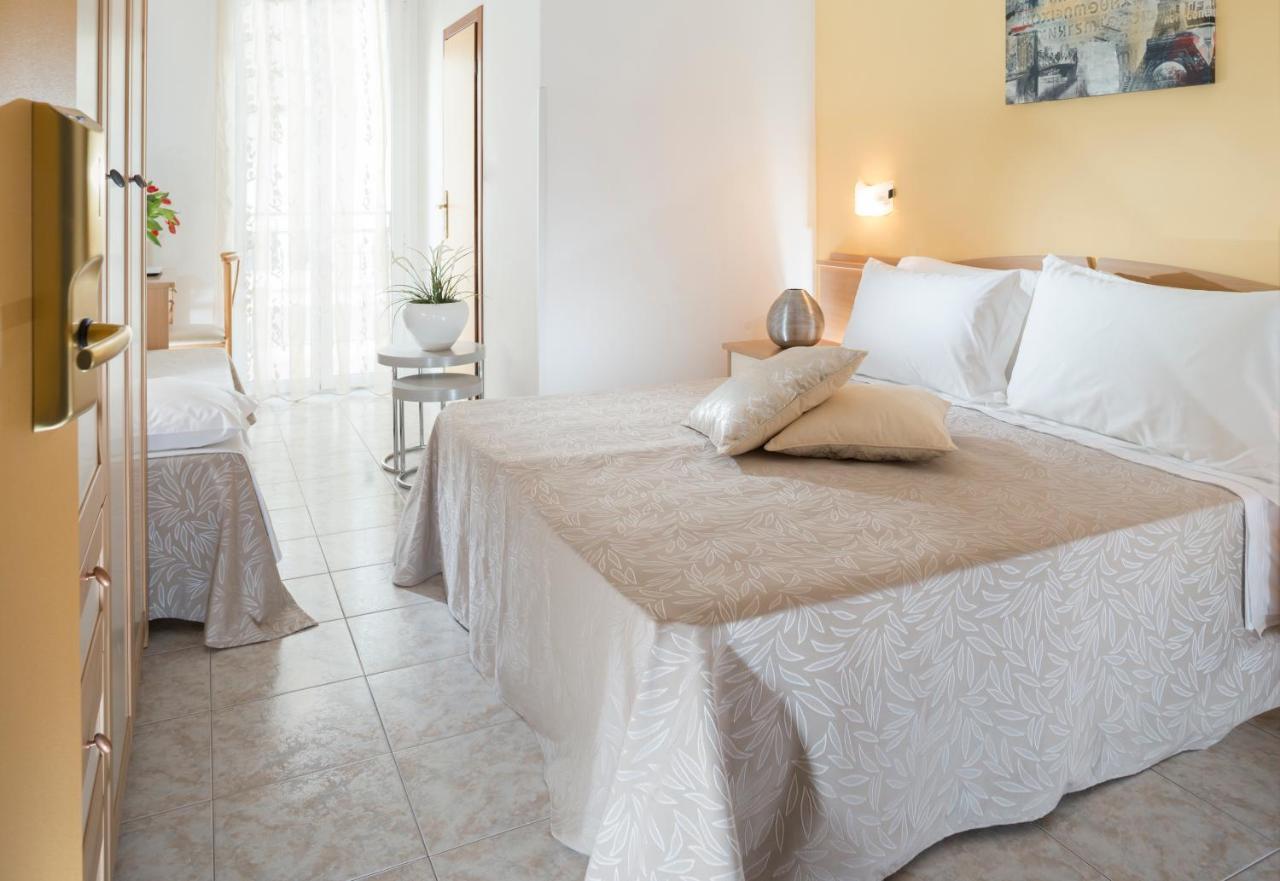 Hotel Bellerofonte Rimini Bagian luar foto