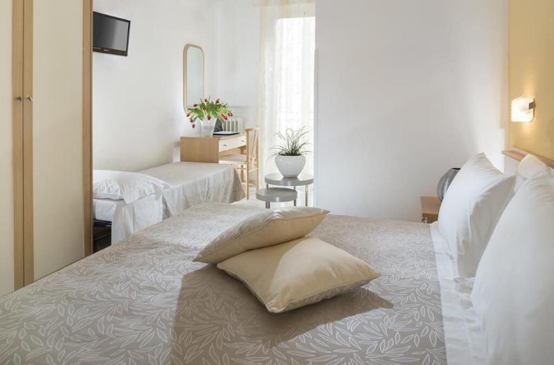 Hotel Bellerofonte Rimini Bagian luar foto