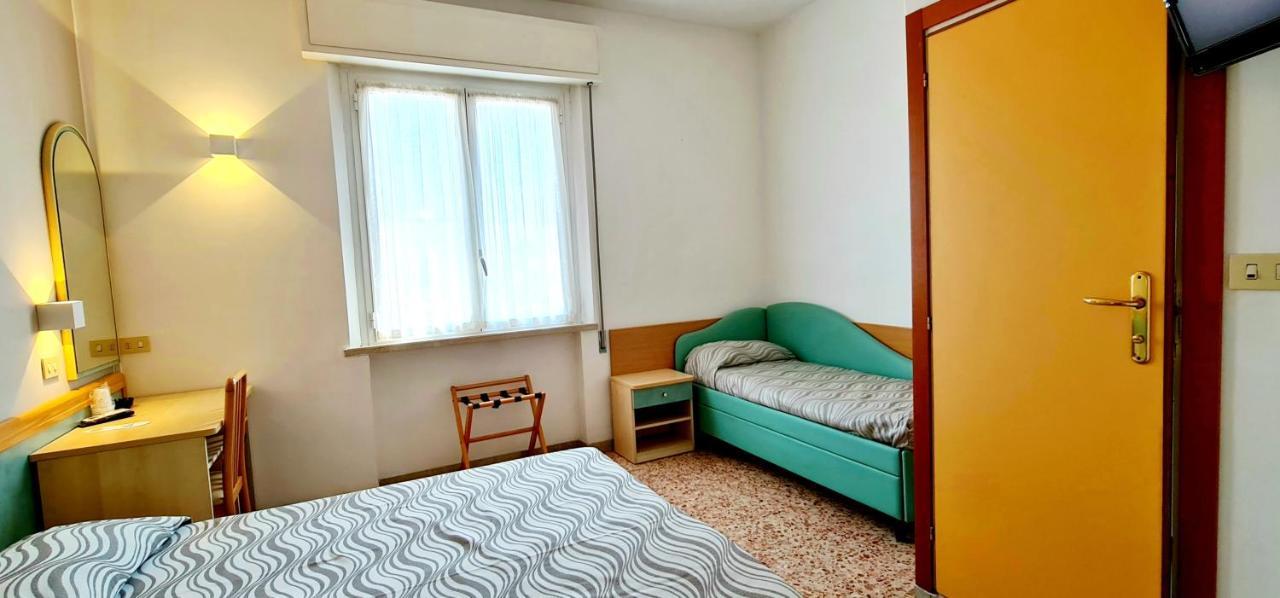 Hotel Bellerofonte Rimini Bagian luar foto