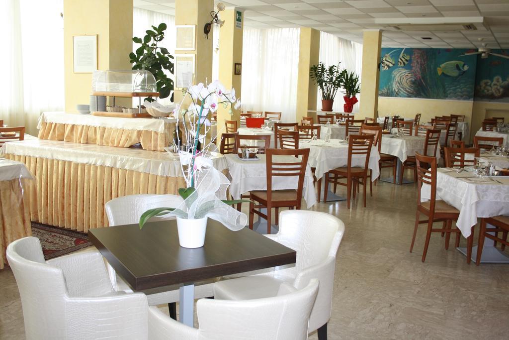 Hotel Bellerofonte Rimini Bagian luar foto