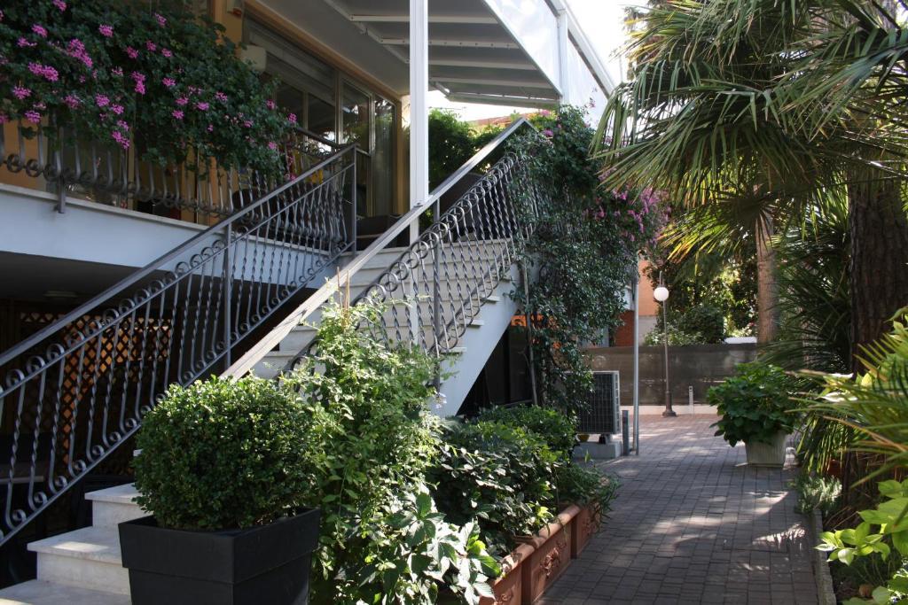 Hotel Bellerofonte Rimini Bagian luar foto