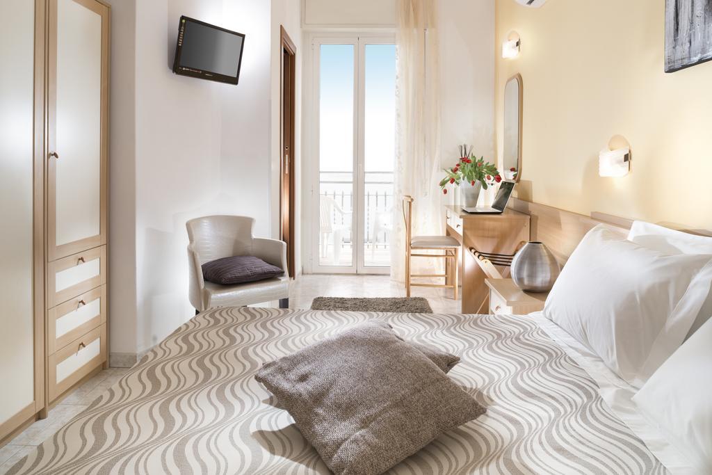 Hotel Bellerofonte Rimini Bagian luar foto