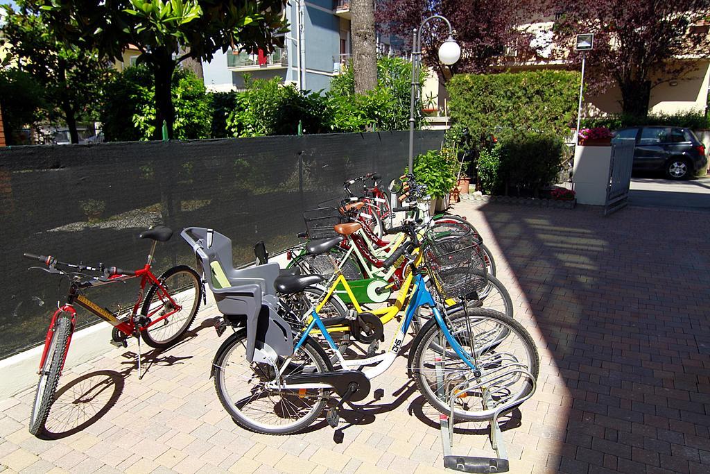 Hotel Bellerofonte Rimini Bagian luar foto