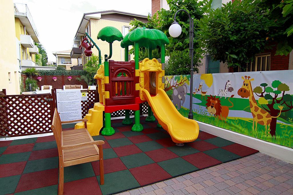 Hotel Bellerofonte Rimini Bagian luar foto