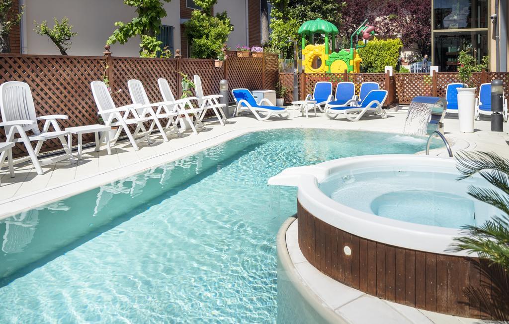 Hotel Bellerofonte Rimini Bagian luar foto