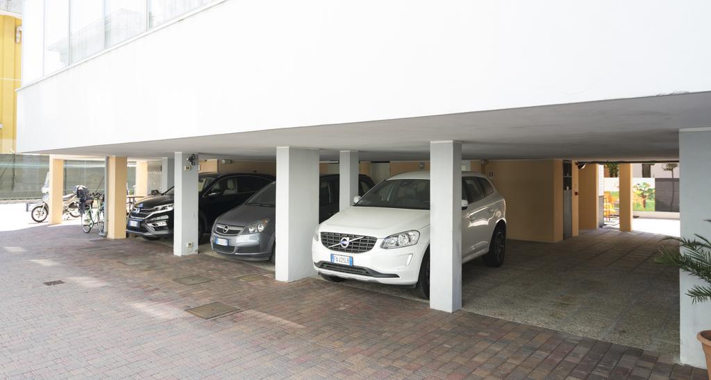 Hotel Bellerofonte Rimini Bagian luar foto